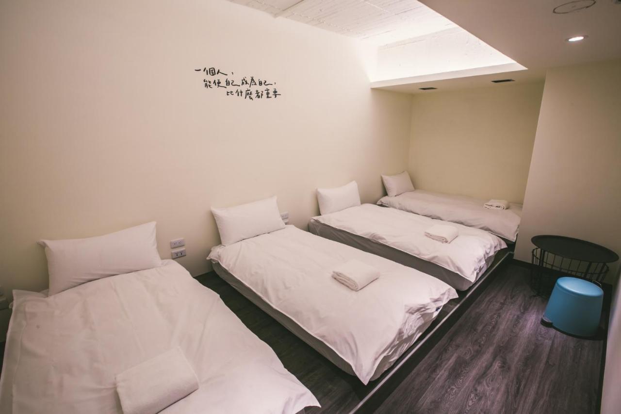 Stray Birds Taichung Hostel Ngoại thất bức ảnh