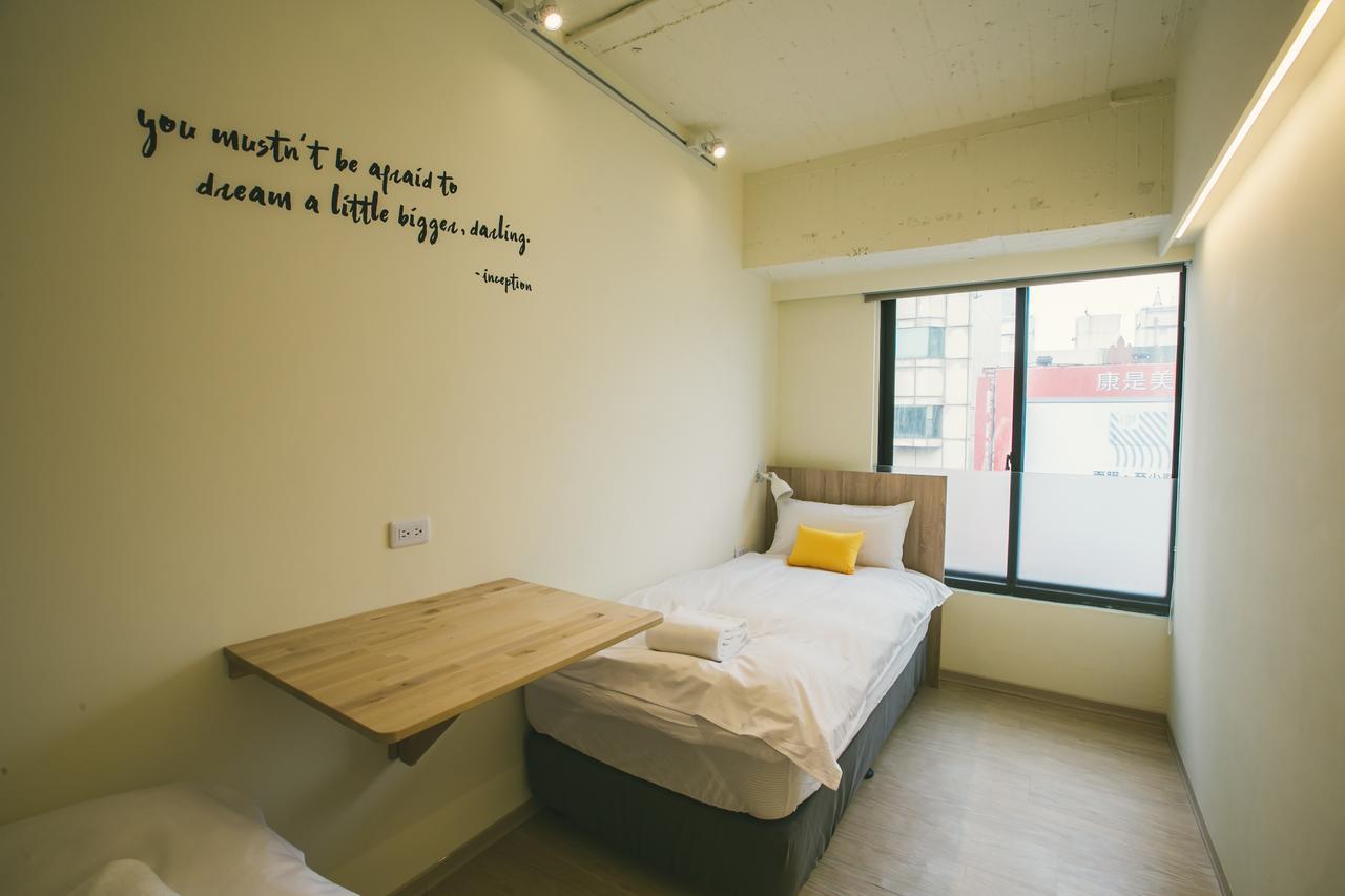 Stray Birds Taichung Hostel Ngoại thất bức ảnh