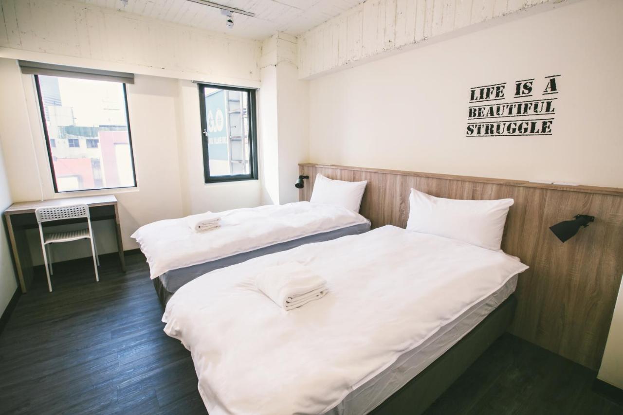 Stray Birds Taichung Hostel Ngoại thất bức ảnh